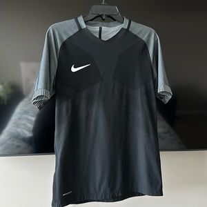 Nike Aeroswift Shirt Men’s size small.  100% authentic Nike.